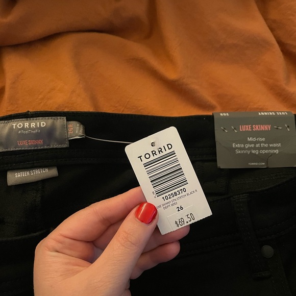 Luxe Skinny Jean - Sateen Stretch Black - Picture 3 of 3